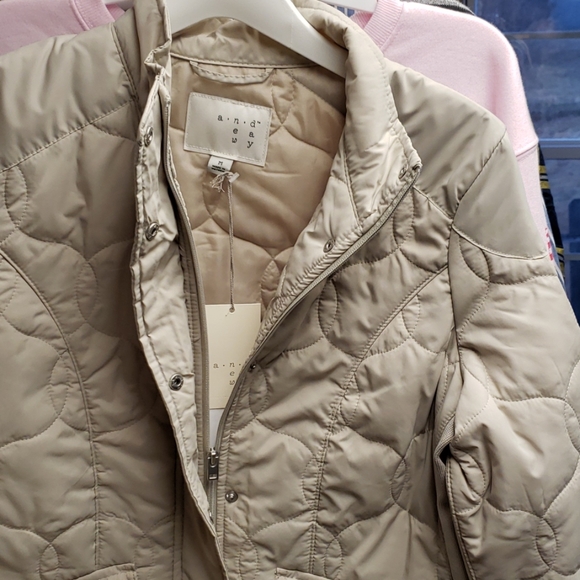 Quilted womens jacket - Picture 3 of 3